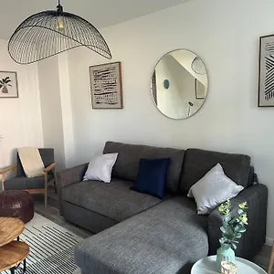  Apartment Charming Home, Walking Distance To Bay And Centre With Parking